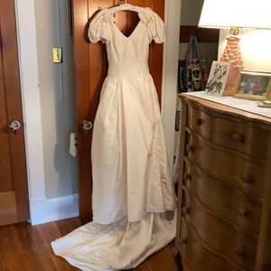 Vintage Gloria Vanderbilt wedding dress, size 6